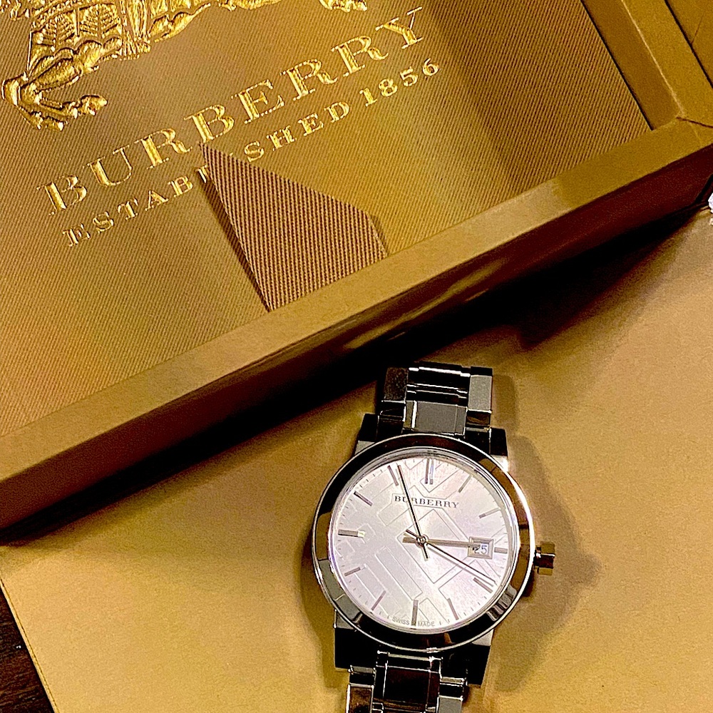 The City Silver Burberry woman wristwatch, stainless steel, 34mm&box&book.